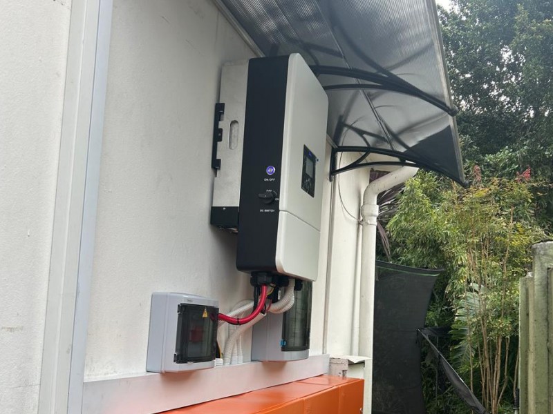 Newlands Outdoor Solar Hybrid